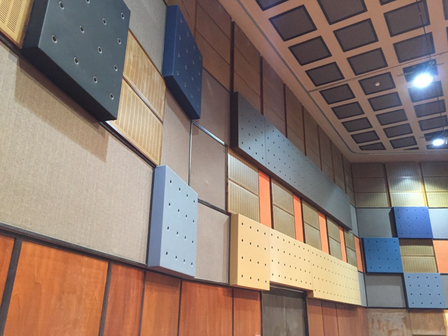 Bőr fali panelek áthúzása - Kárpitos Vác