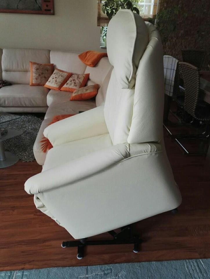 Dönthető fehér műbőrfotel áthúzása - Kárpitos Vác