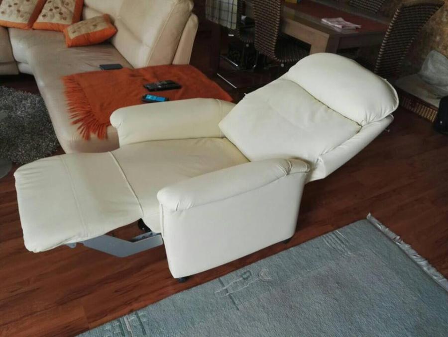 Dönthető fehér műbőrfotel áthúzása - Kárpitos Vác