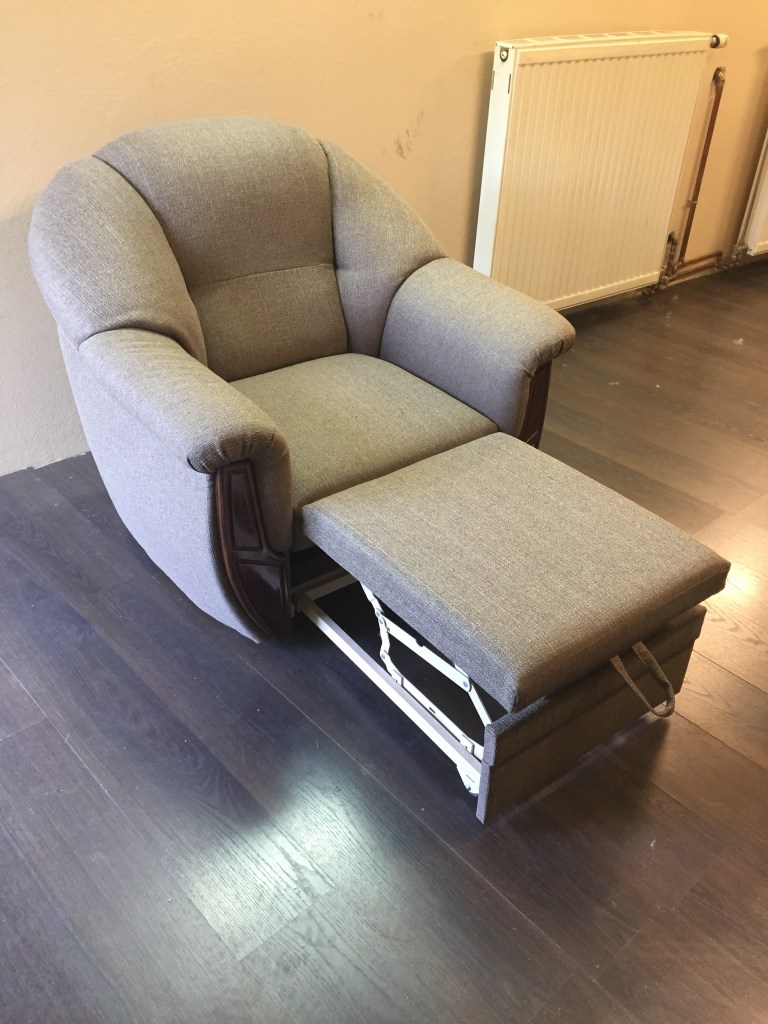 Lábtámaszos szövetfotel felújítása - Kárpitos Vác