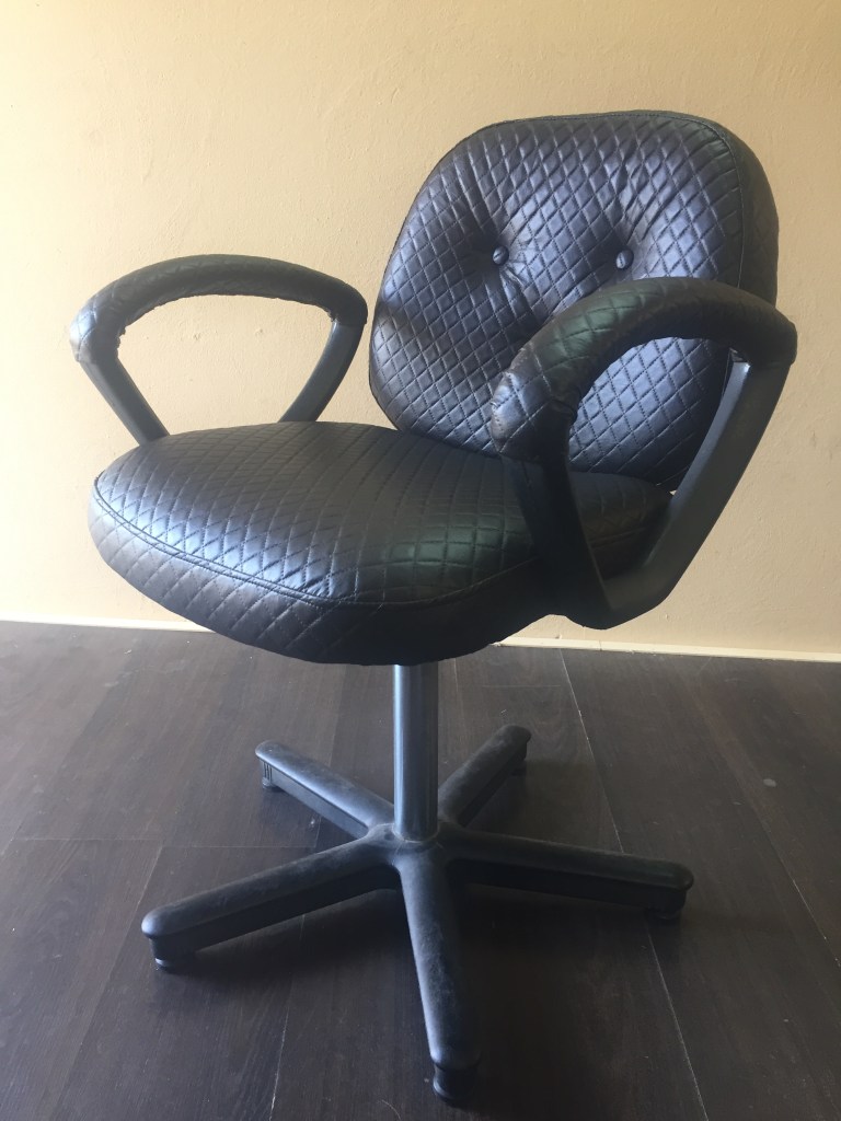 Műbőr szék áthúzása - Kárpitos Vác